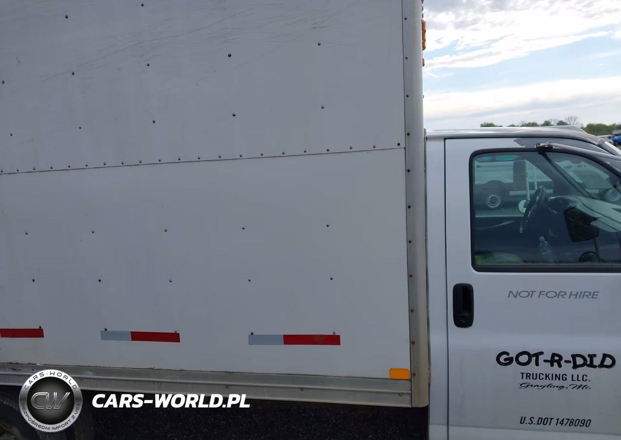 2005 Chevrolet Express Cutaway Base W-C7A VIN:1GBJG31U851204571 - 13
