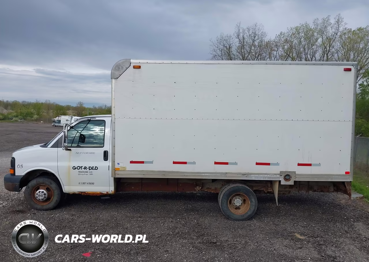 2005 Chevrolet Express Cutaway Base W-C7A VIN:1GBJG31U851204571 - 14
