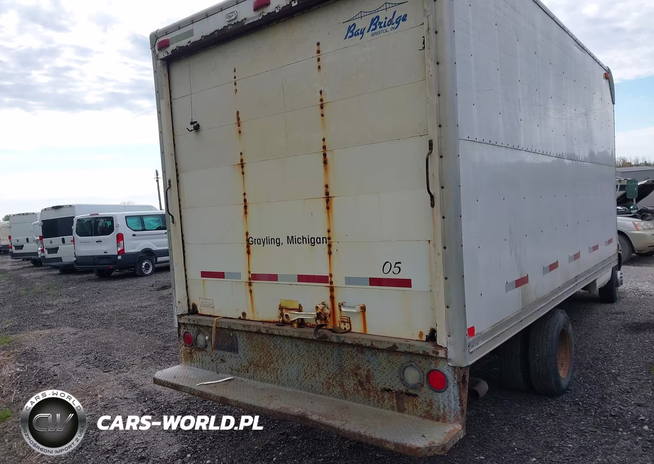 2005 Chevrolet Express Cutaway Base W-C7A VIN:1GBJG31U851204571 - 15