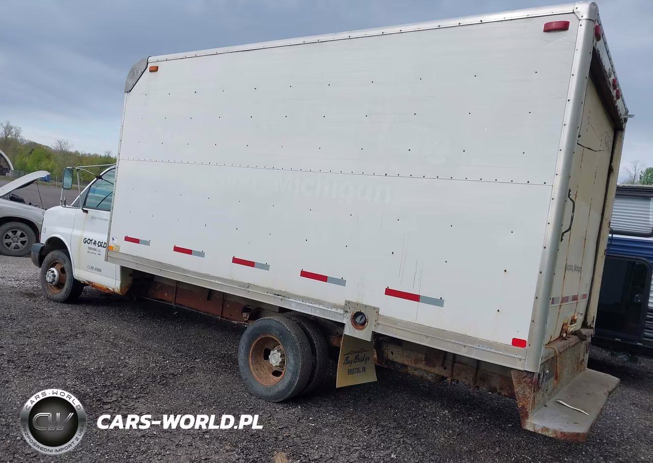 2005 Chevrolet Express Cutaway Base W-C7A VIN:1GBJG31U851204571 - 3