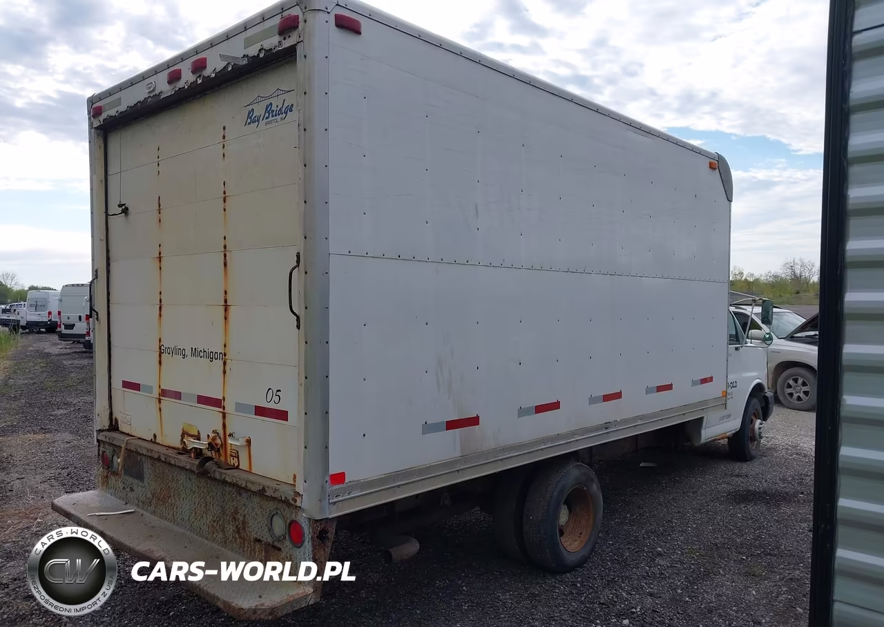2005 Chevrolet Express Cutaway Base W-C7A VIN:1GBJG31U851204571 - 4
