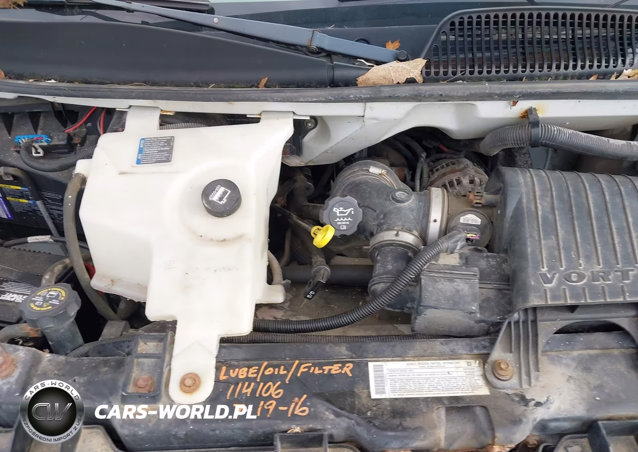2005 Chevrolet Express Cutaway Base W-C7A VIN:1GBJG31U851204571 - 9