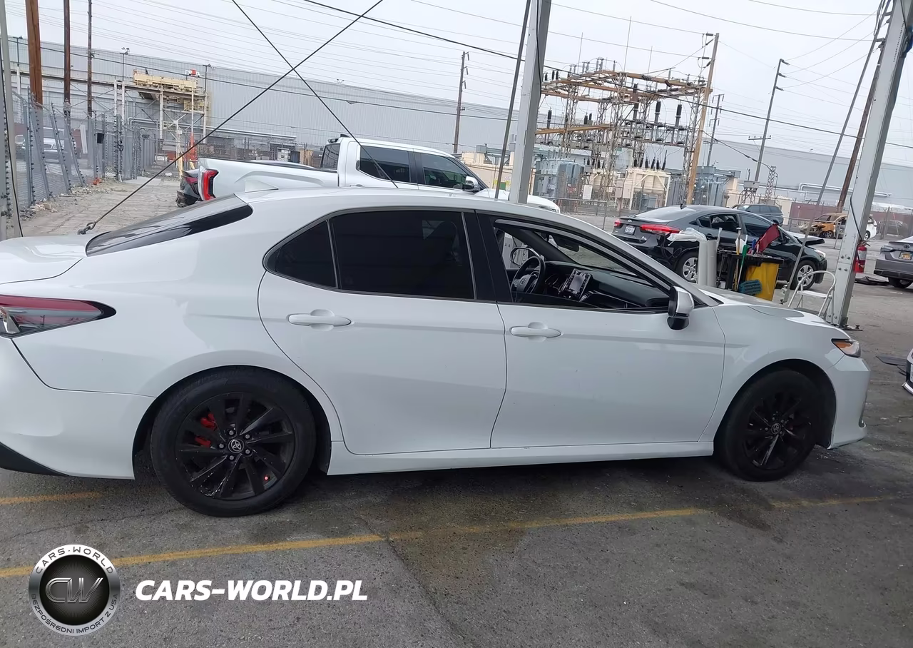 2021 Toyota Camry Le VIN:4T1C11AKXMU589505 - 13