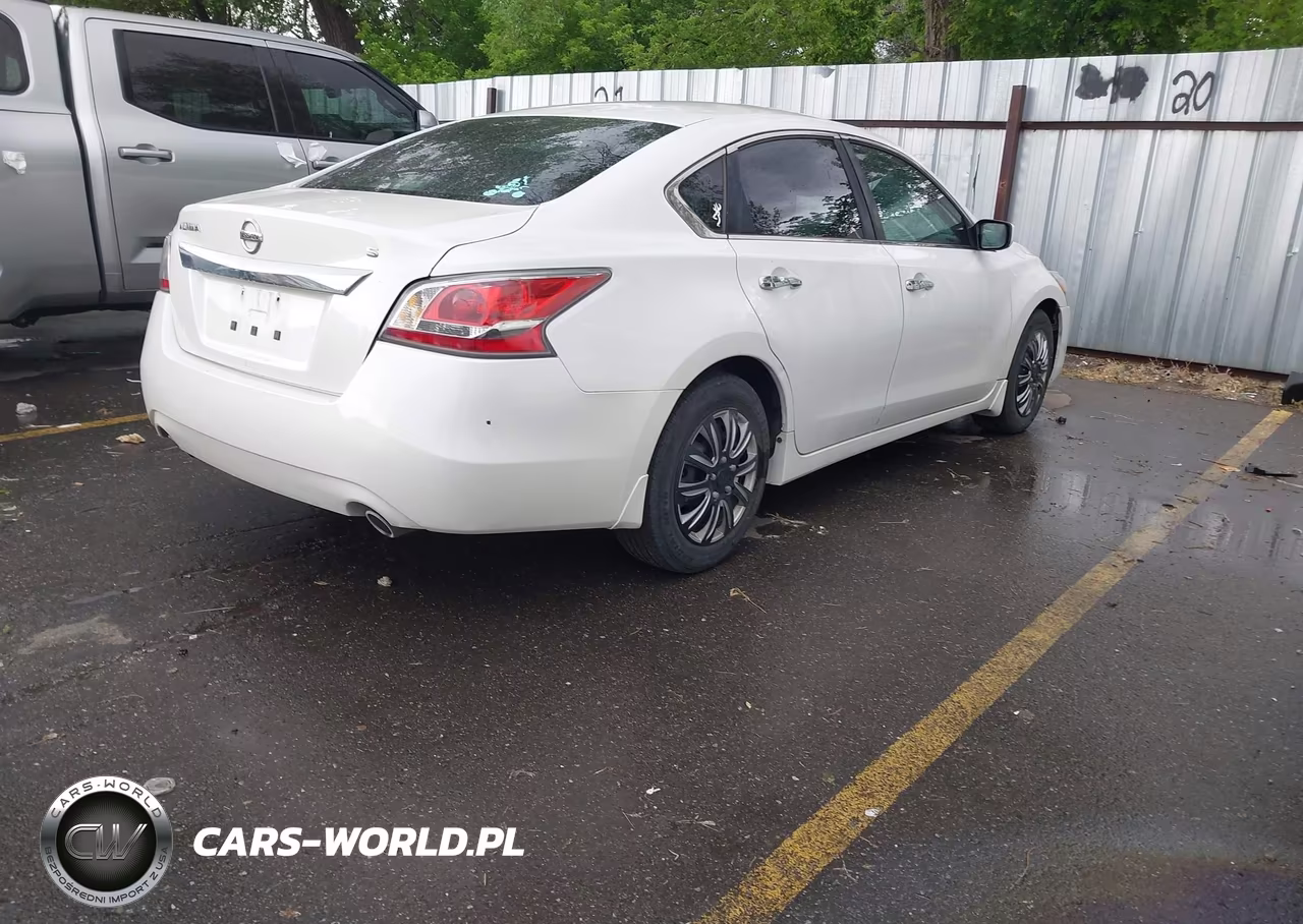 2015 Nissan Altima 2.5 S VIN:1N4AL3AP5FC193395 - 4