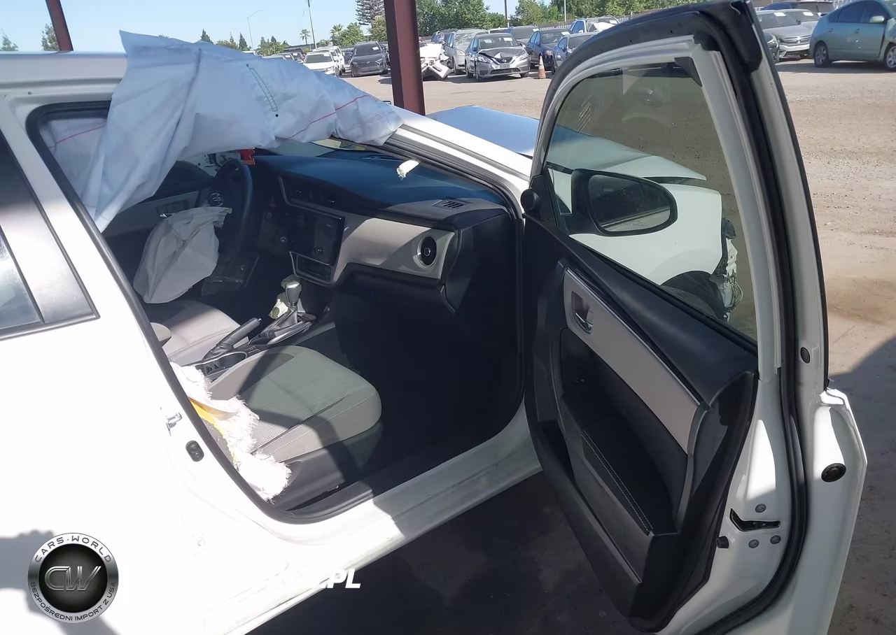 2017 Toyota Corolla Le VIN:2T1BURHE2HC808224 - 5