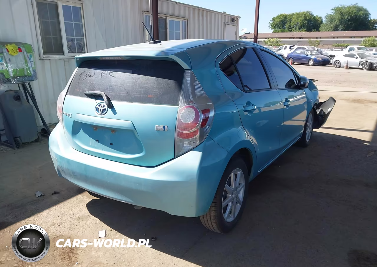 2014 Toyota Prius C Four VIN:JTDKDTB30E1071528 - 4
