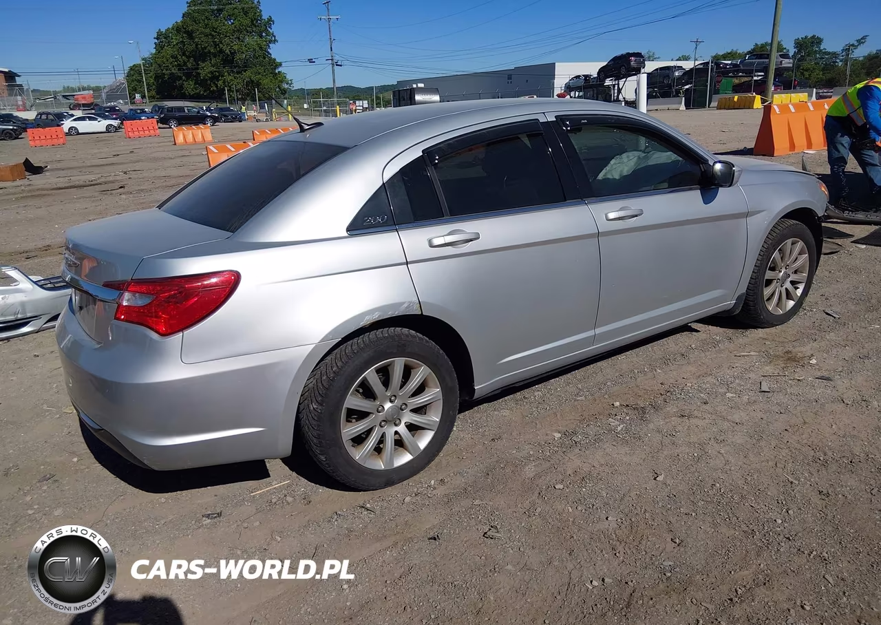 2011 Chrysler 200 Touring VIN:1C3BC1FB1BN625371 - 4