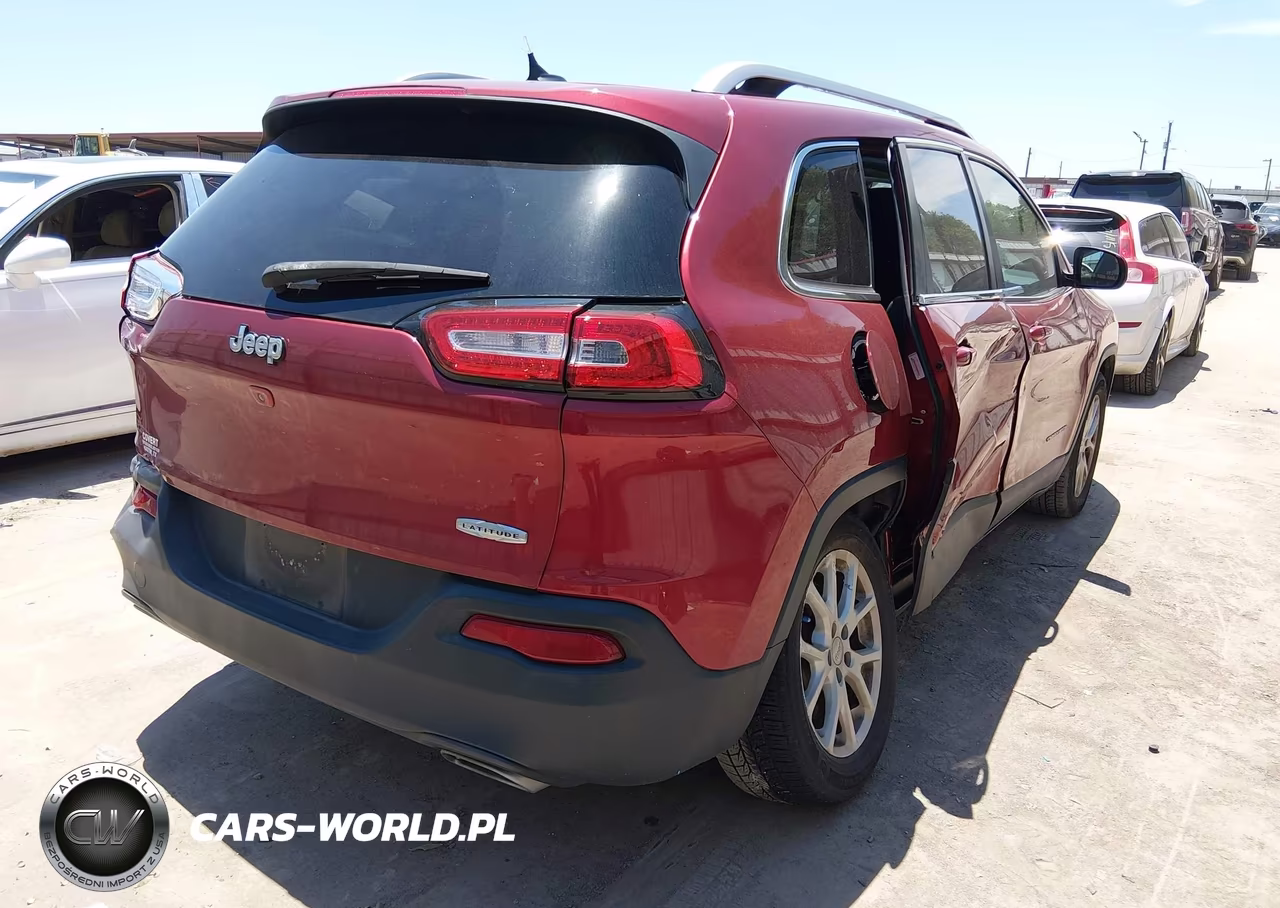 2015 Jeep Cherokee Latitude VIN:1C4PJLCS2FW671668 - 4