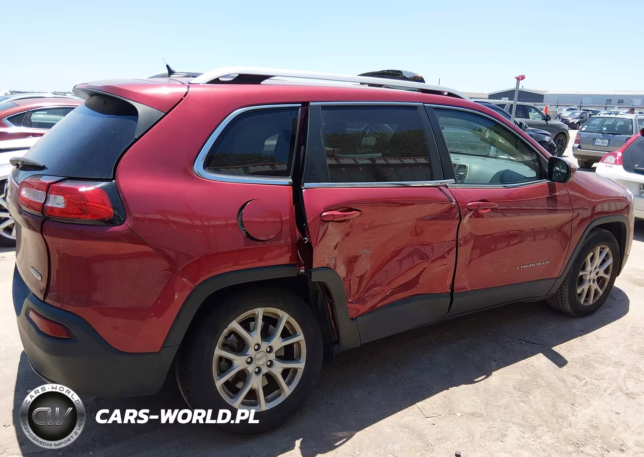 2015 Jeep Cherokee Latitude VIN:1C4PJLCS2FW671668 - 6