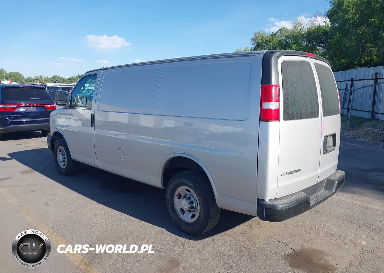 2018 Chevrolet Express 2500 Work Van VIN:1GCWGAFG4J1272756 - 3