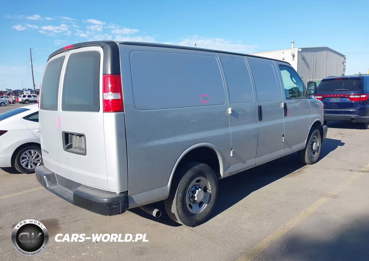 2018 Chevrolet Express 2500 Work Van VIN:1GCWGAFG4J1272756 - 4