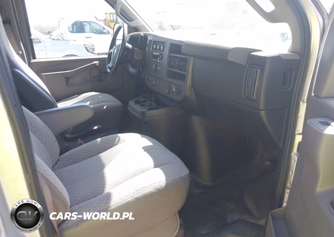 2018 Chevrolet Express 2500 Work Van VIN:1GCWGAFG4J1272756 - 5