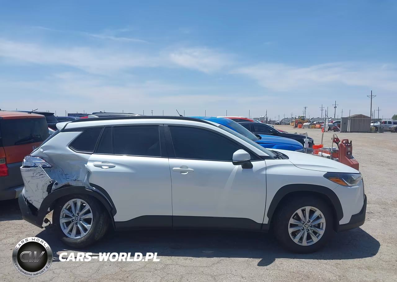2022 Toyota Corolla Cross Le VIN:7MUCAAAG0NV012137 - 13