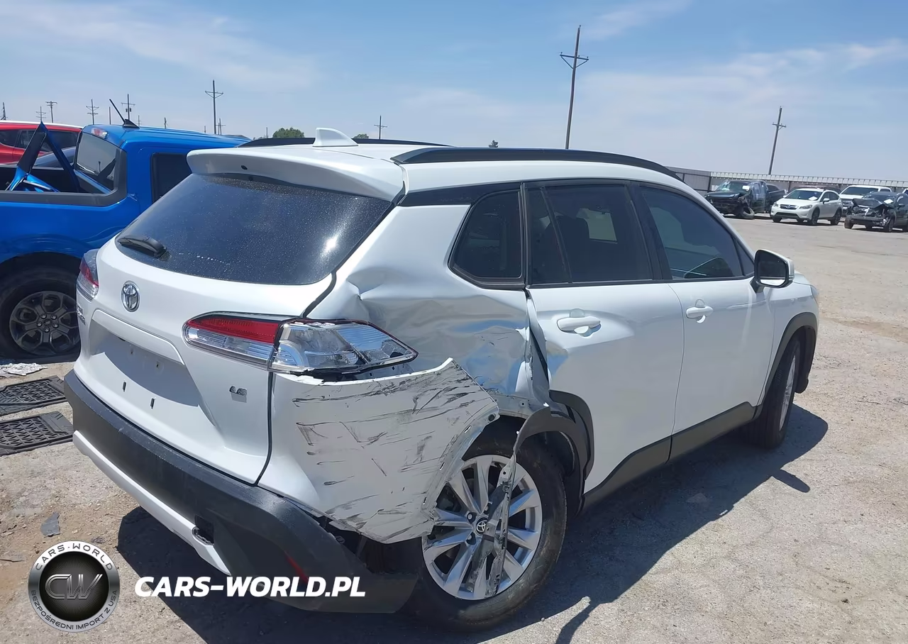 2022 Toyota Corolla Cross Le VIN:7MUCAAAG0NV012137 - 4