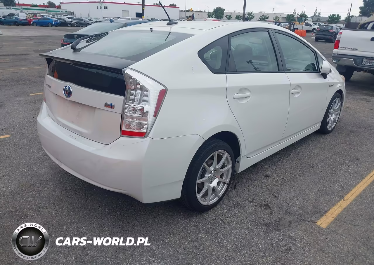 2011 Toyota Prius Four VIN:JTDKN3DU3B5313557 - 4