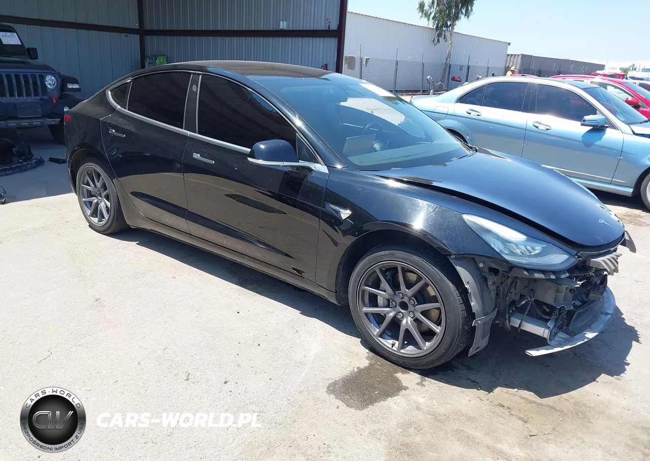 2018 Tesla Model 3 Long Range-Mid Range – zdjęcie 1 z 17