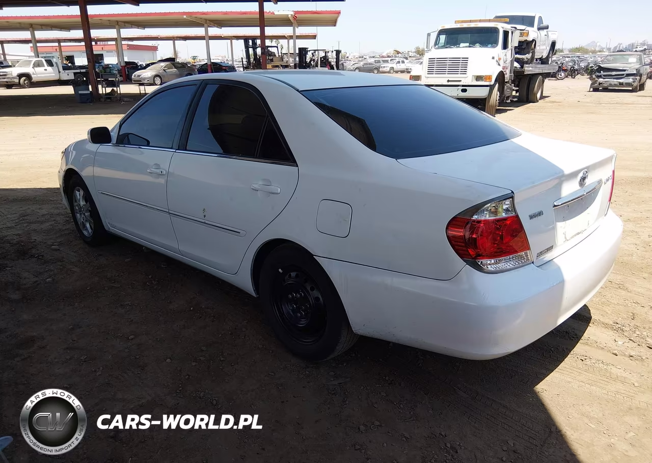 2005 Toyota Camry Xle VIN:4T1BE30K05U570833 - 3