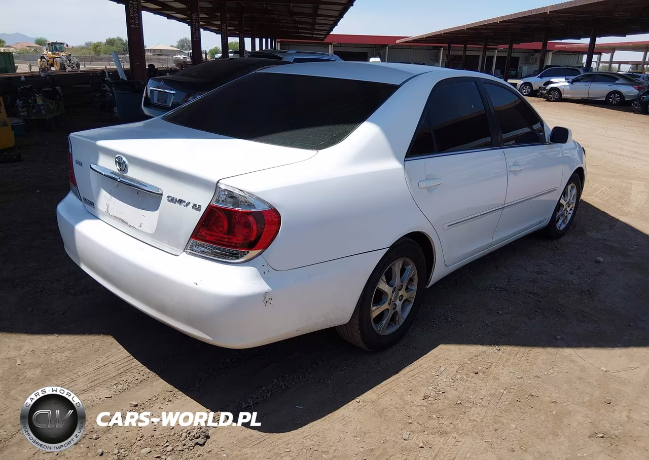 2005 Toyota Camry Xle VIN:4T1BE30K05U570833 - 4