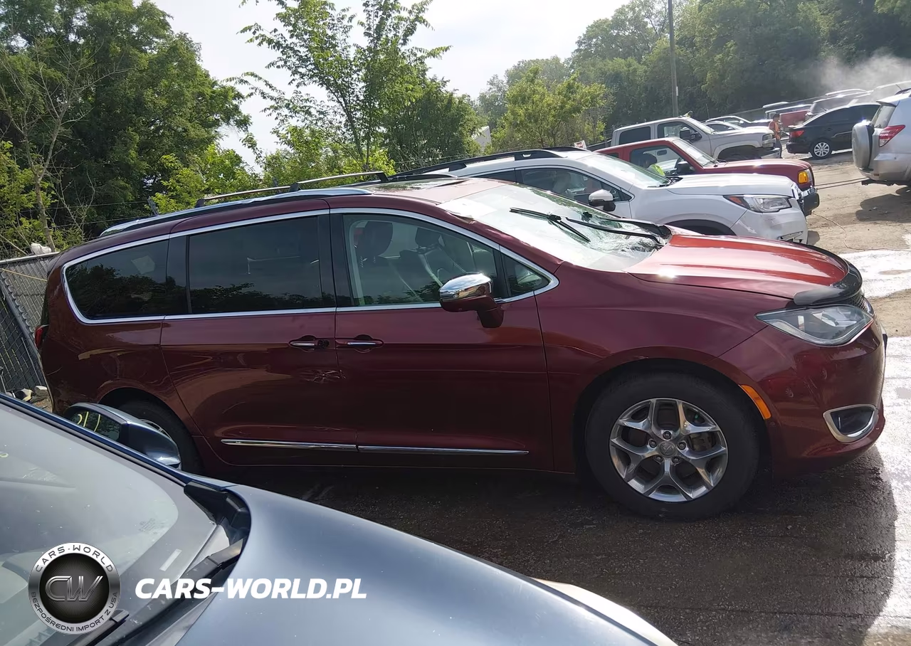 2019 Chrysler Pacifica Limited VIN:2C4RC1GG1KR549187 - 13