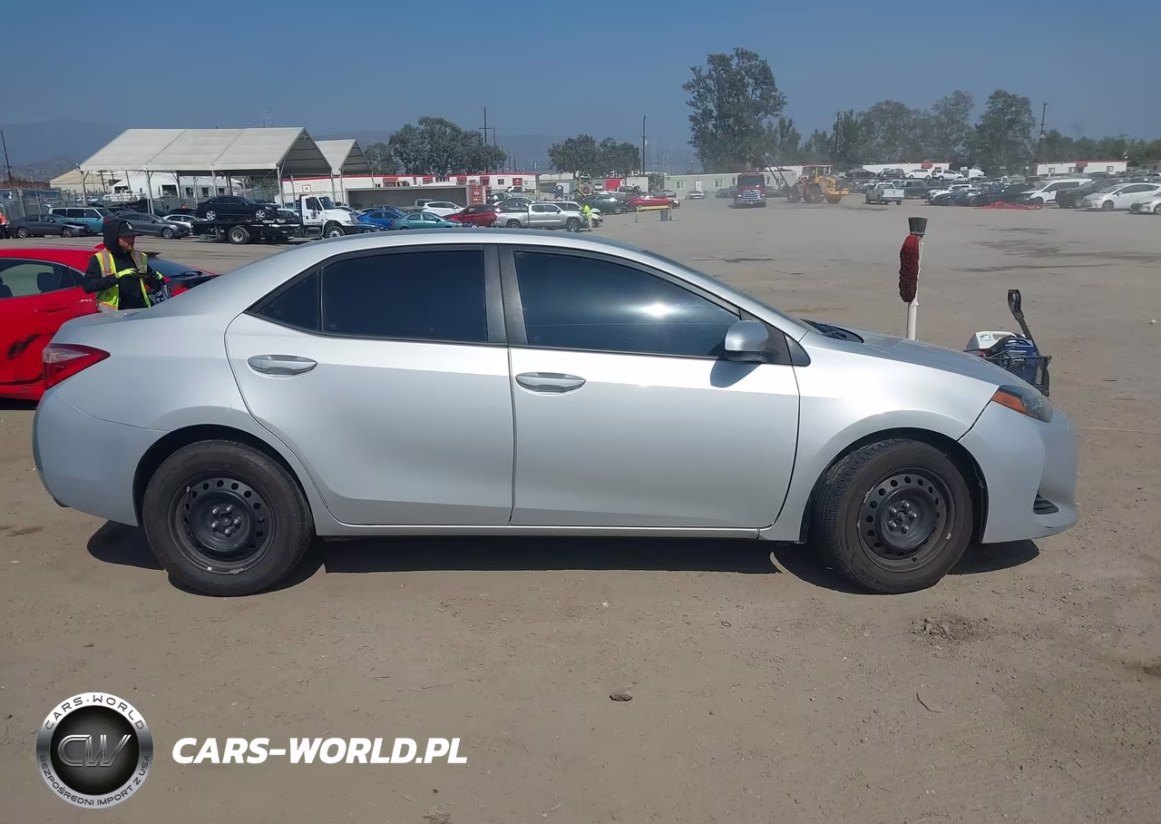 2019 Toyota Corolla Le VIN:5YFBURHE4KP890173 - 13