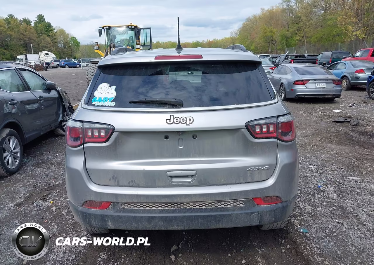 2019 Jeep Compass Latitude 4X4 VIN:3C4NJDBB2KT670308 - 16