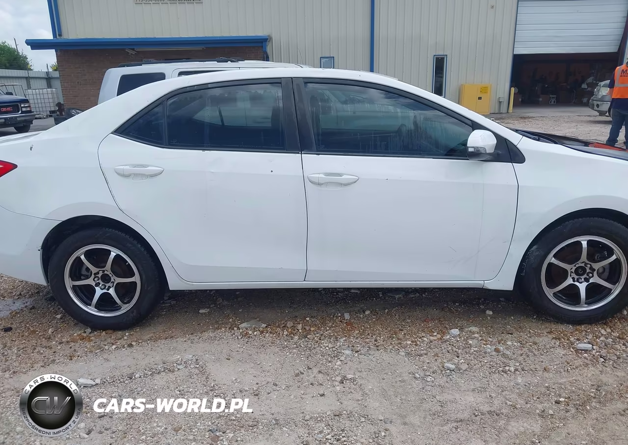 2015 Toyota Corolla S Plus VIN:5YFBURHE1FP200191 - 13