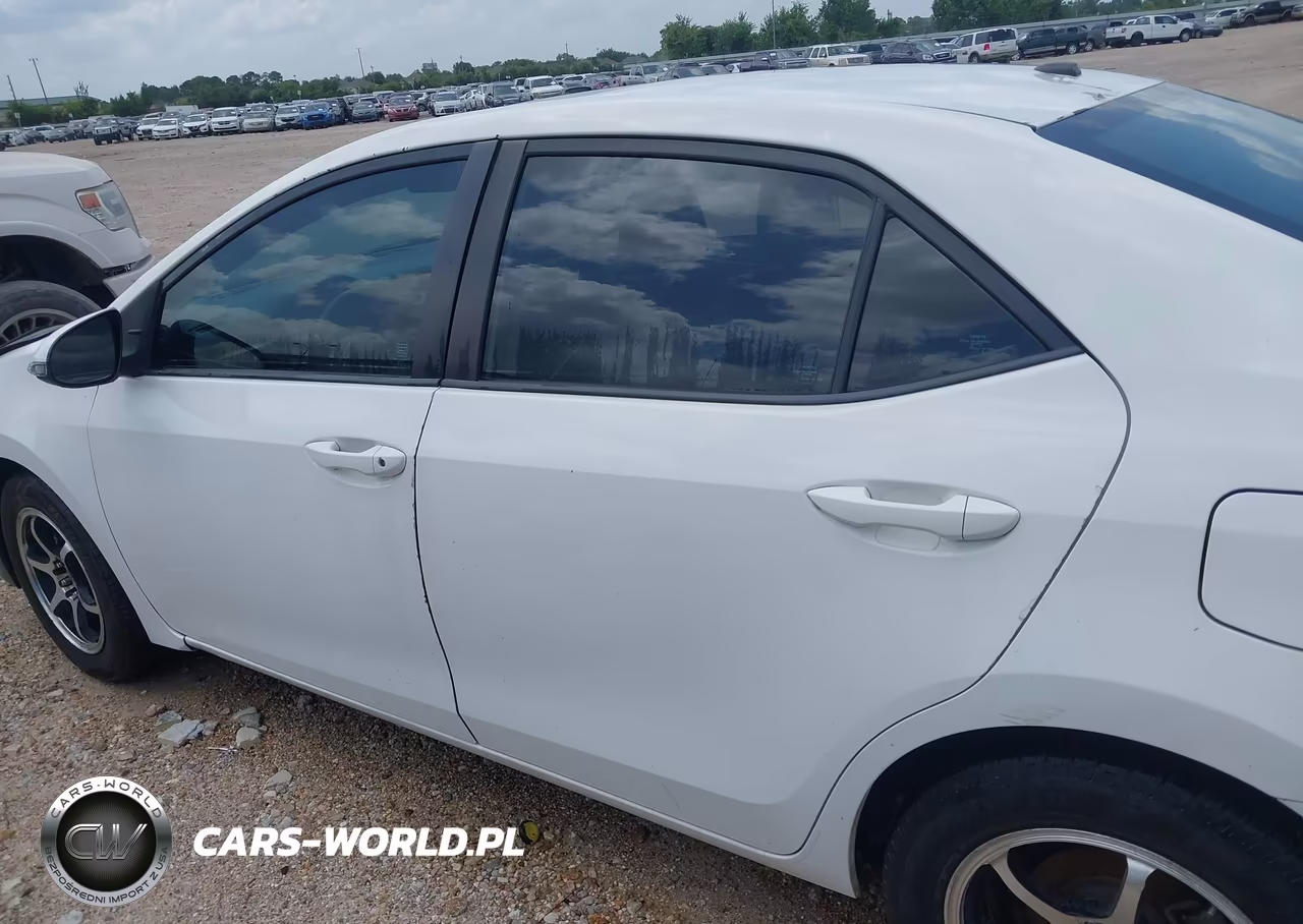 2015 Toyota Corolla S Plus VIN:5YFBURHE1FP200191 - 14