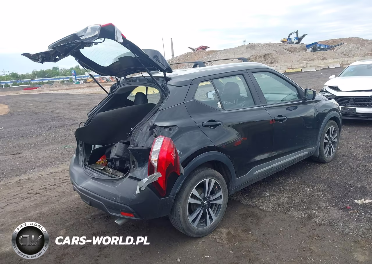 2018 Nissan Kicks Sr VIN:3N1CP5CU4JL506054 - 4
