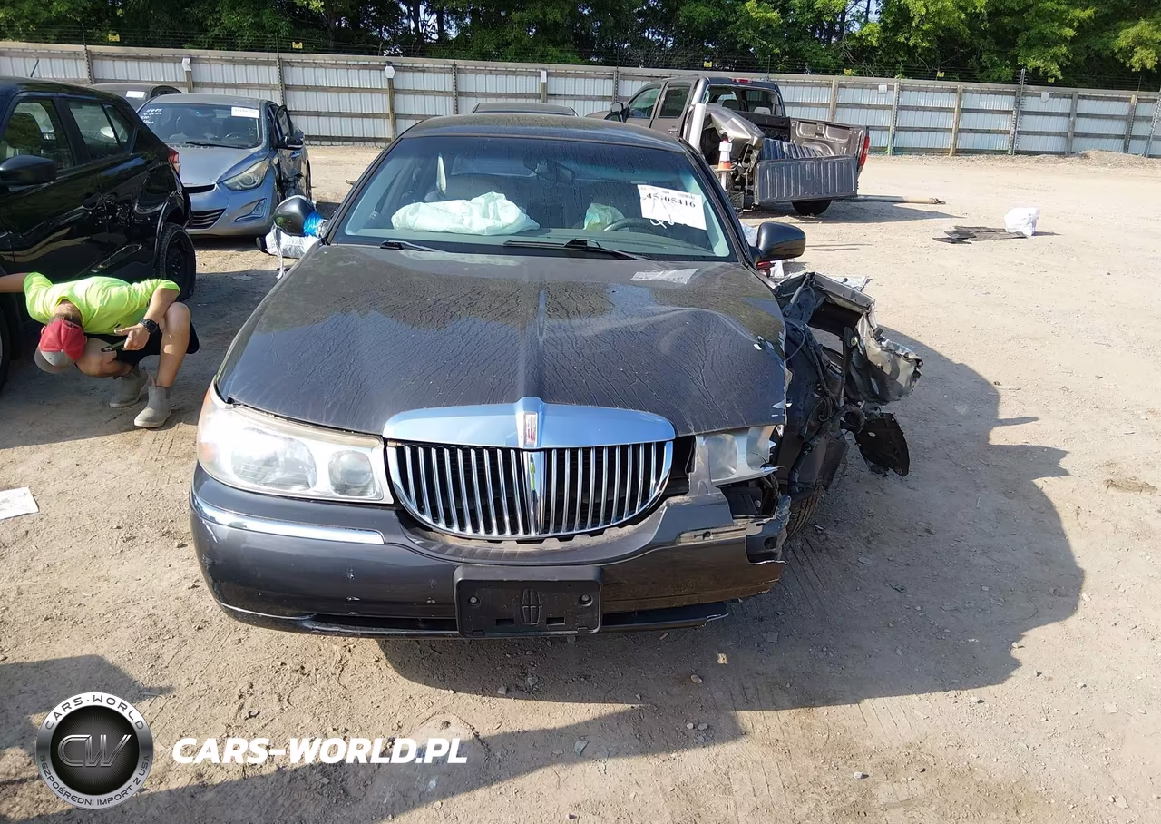 2000 Lincoln Town Car Signature VIN:1LNHM82WXYY864814 - 12