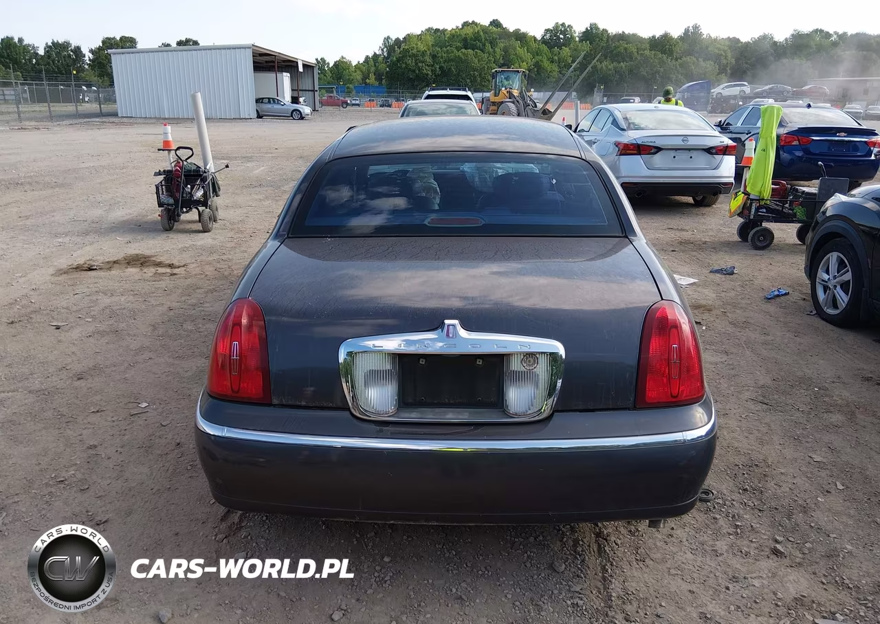 2000 Lincoln Town Car Signature VIN:1LNHM82WXYY864814 - 16