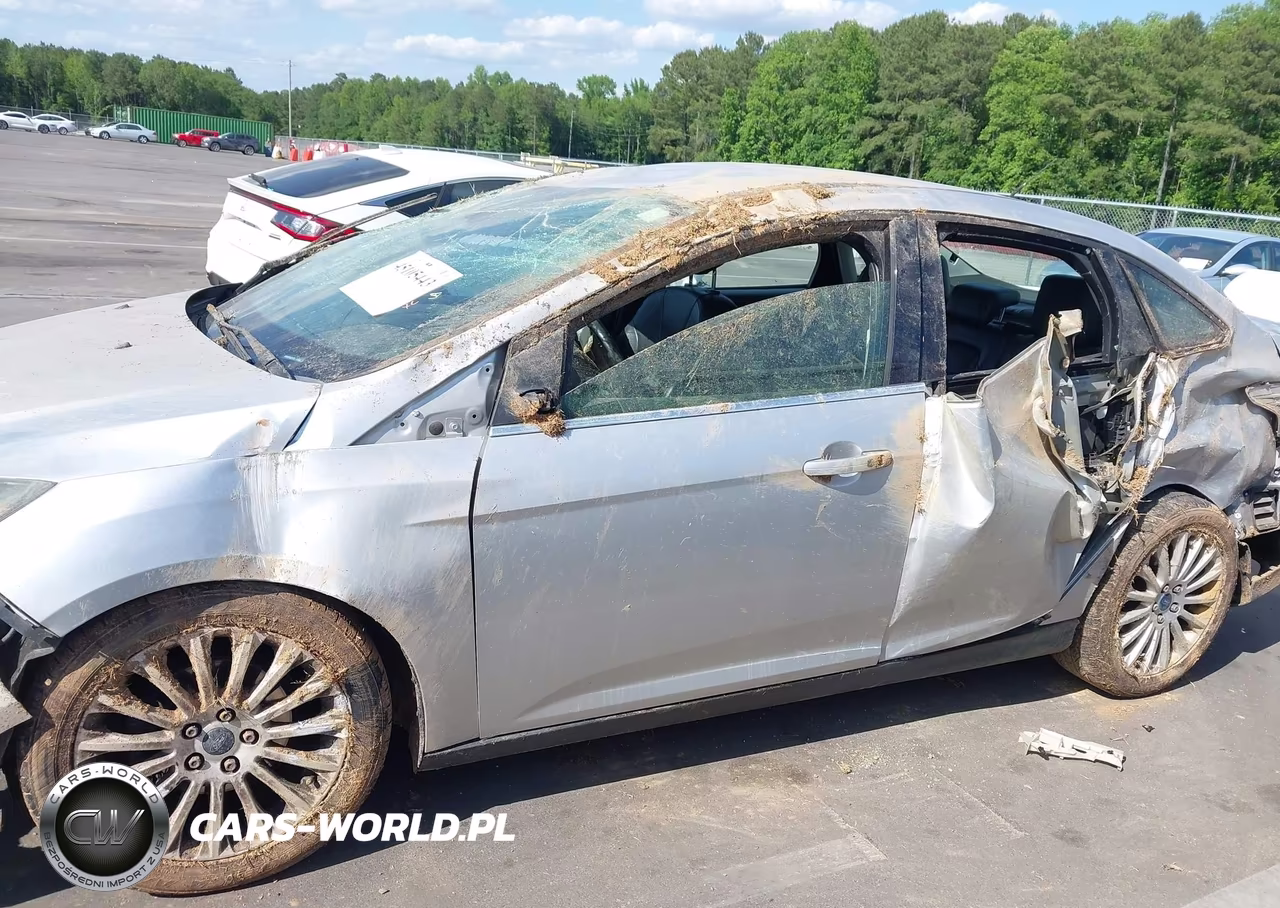 2012 Ford Focus Titanium VIN:1FAHP3J23CL479846 - 13