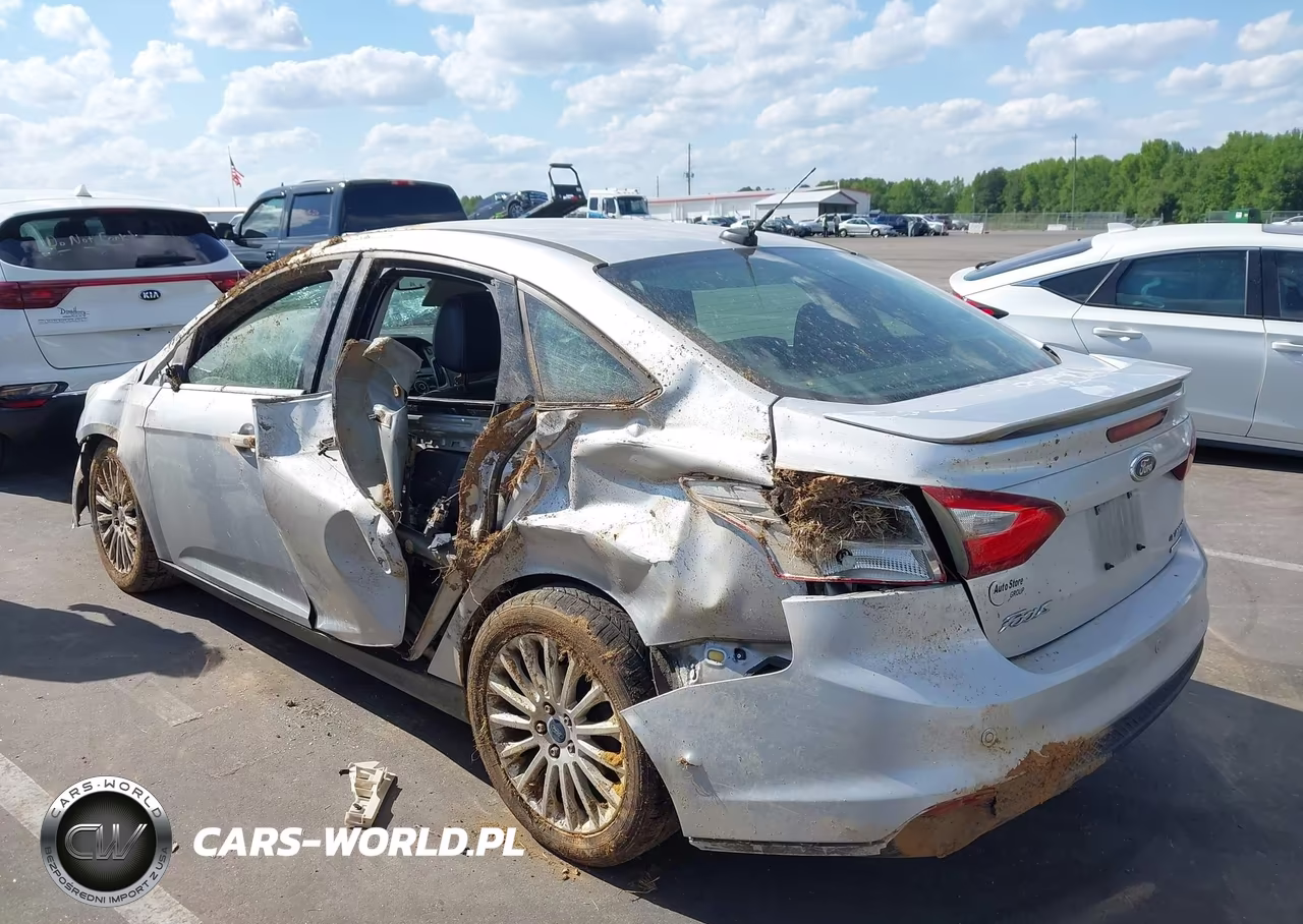 2012 Ford Focus Titanium VIN:1FAHP3J23CL479846 - 3