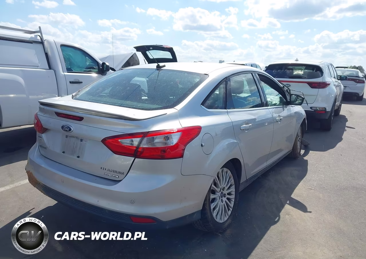 2012 Ford Focus Titanium VIN:1FAHP3J23CL479846 - 4