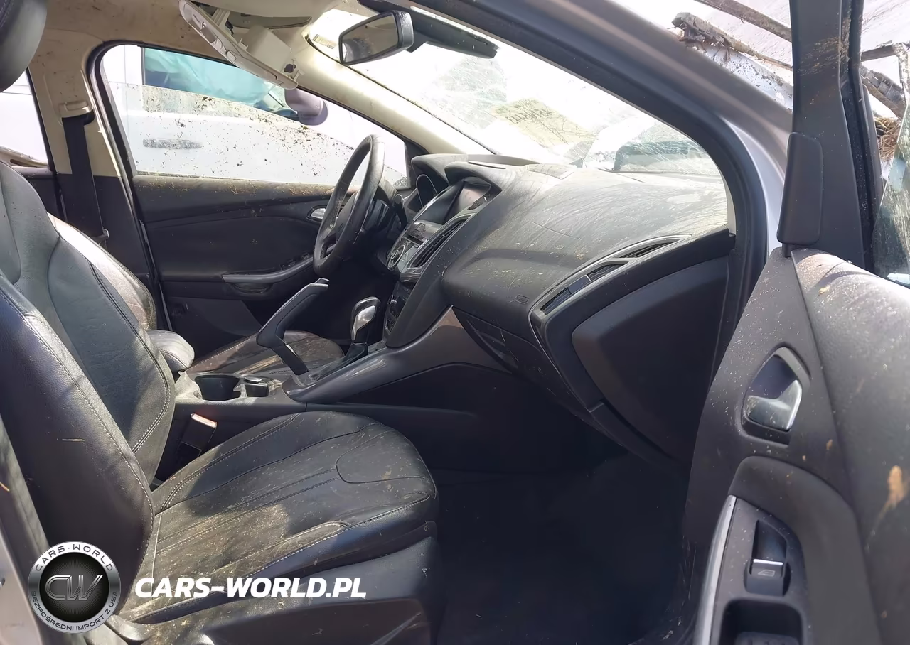 2012 Ford Focus Titanium VIN:1FAHP3J23CL479846 - 5