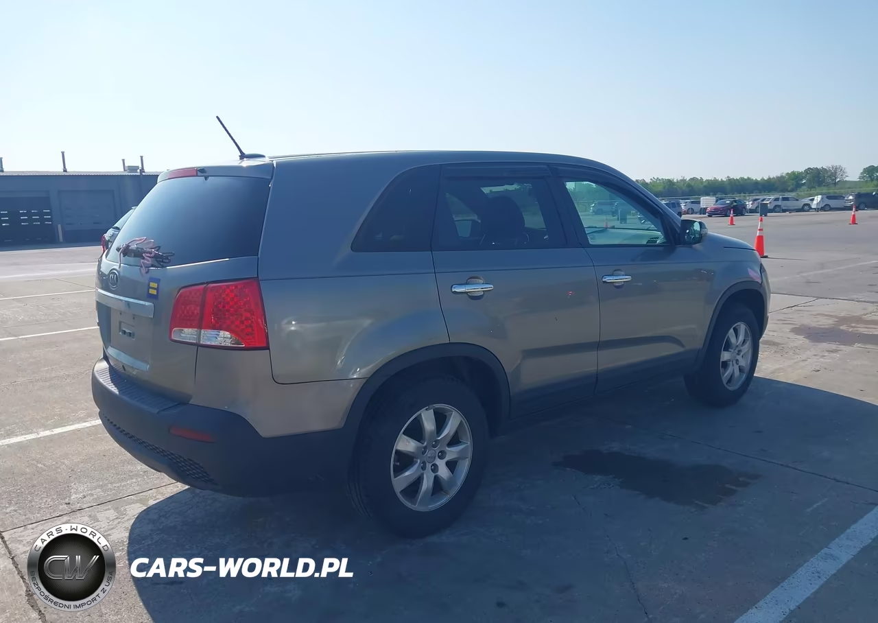 2012 Kia Sorento Lx VIN:5XYKT3A11CG216897 - 4