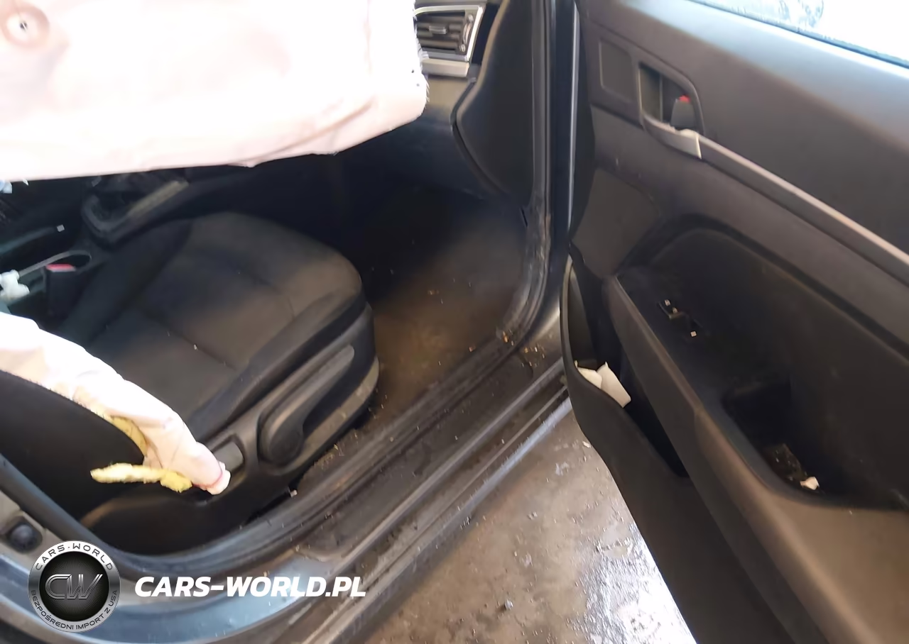 2018 Hyundai Elantra Value Edition VIN:5NPD84LF2JH392629 - 5