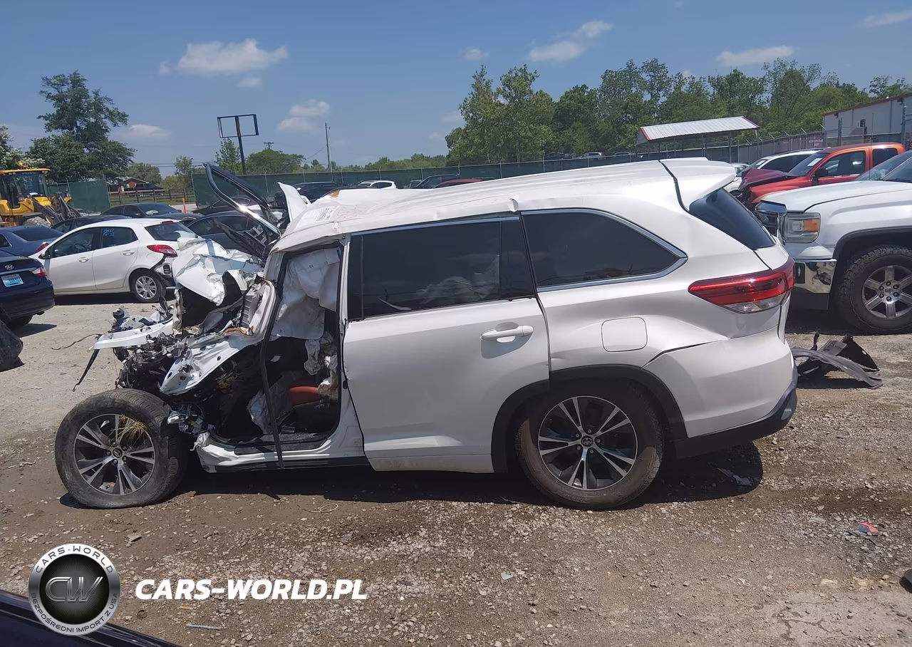 2018 Toyota Highlander Le VIN:5TDZARFH5JS035802 - 14