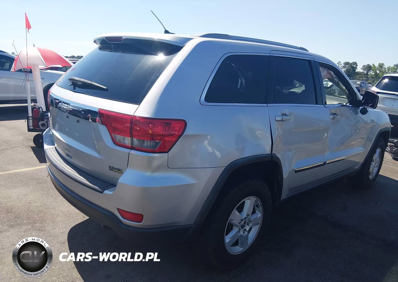 2011 Jeep Grand Cherokee Laredo VIN:1J4RS4GG7BC588227 - 4