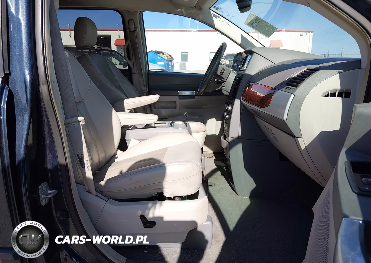 2008 Chrysler Town & Country Touring VIN:2A8HR54P78R675352 - 5