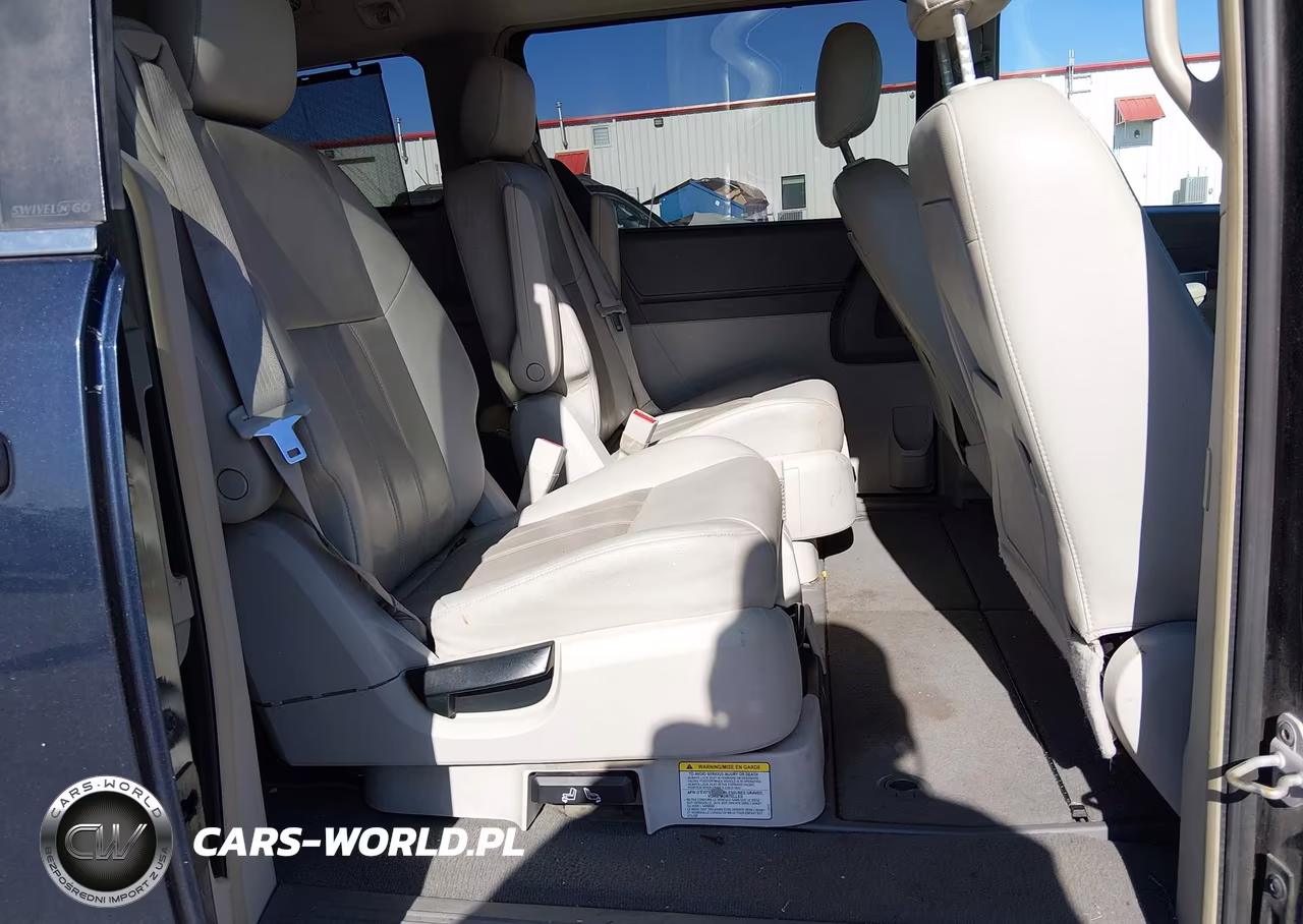 2008 Chrysler Town & Country Touring VIN:2A8HR54P78R675352 - 8