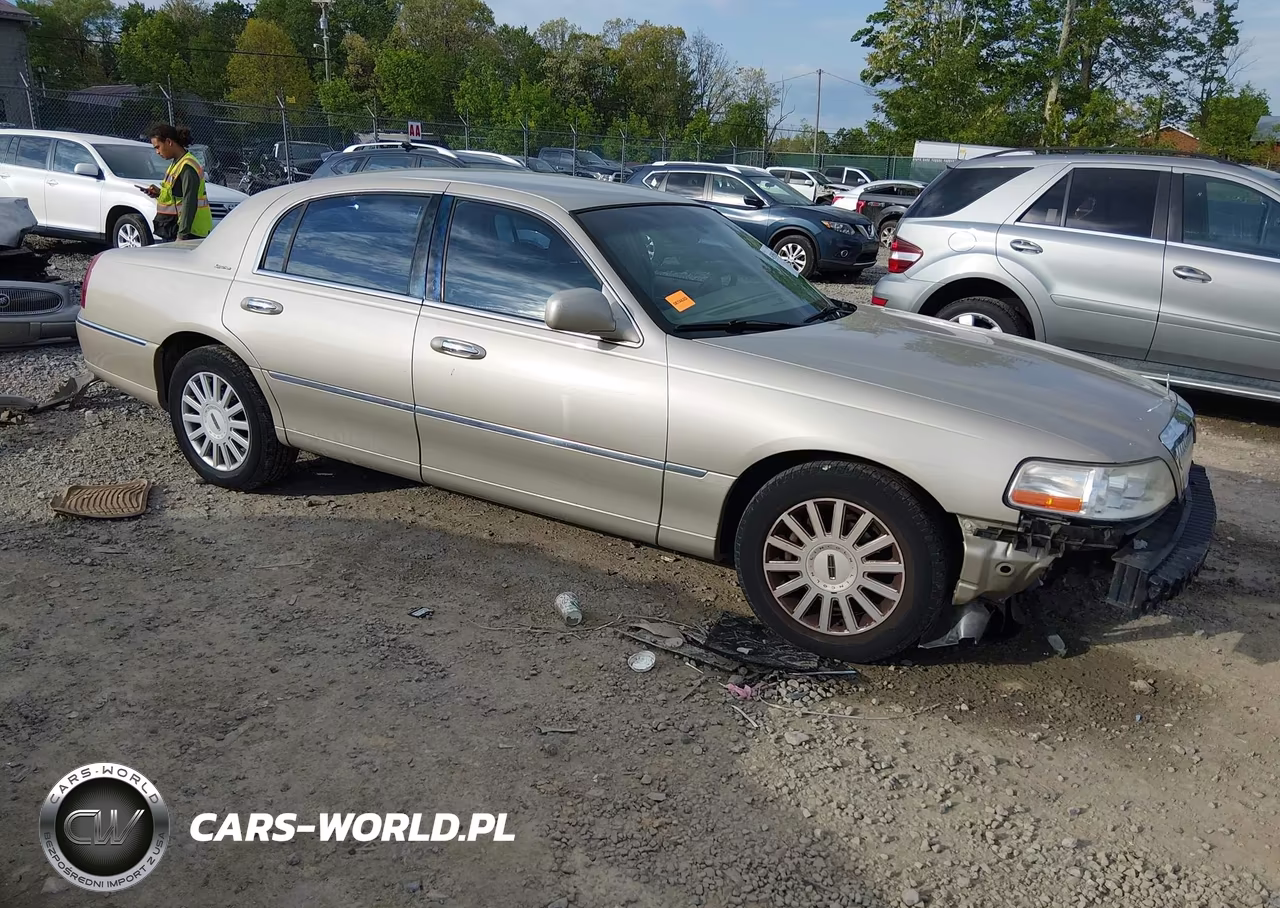 2005 Lincoln Town Car Signature