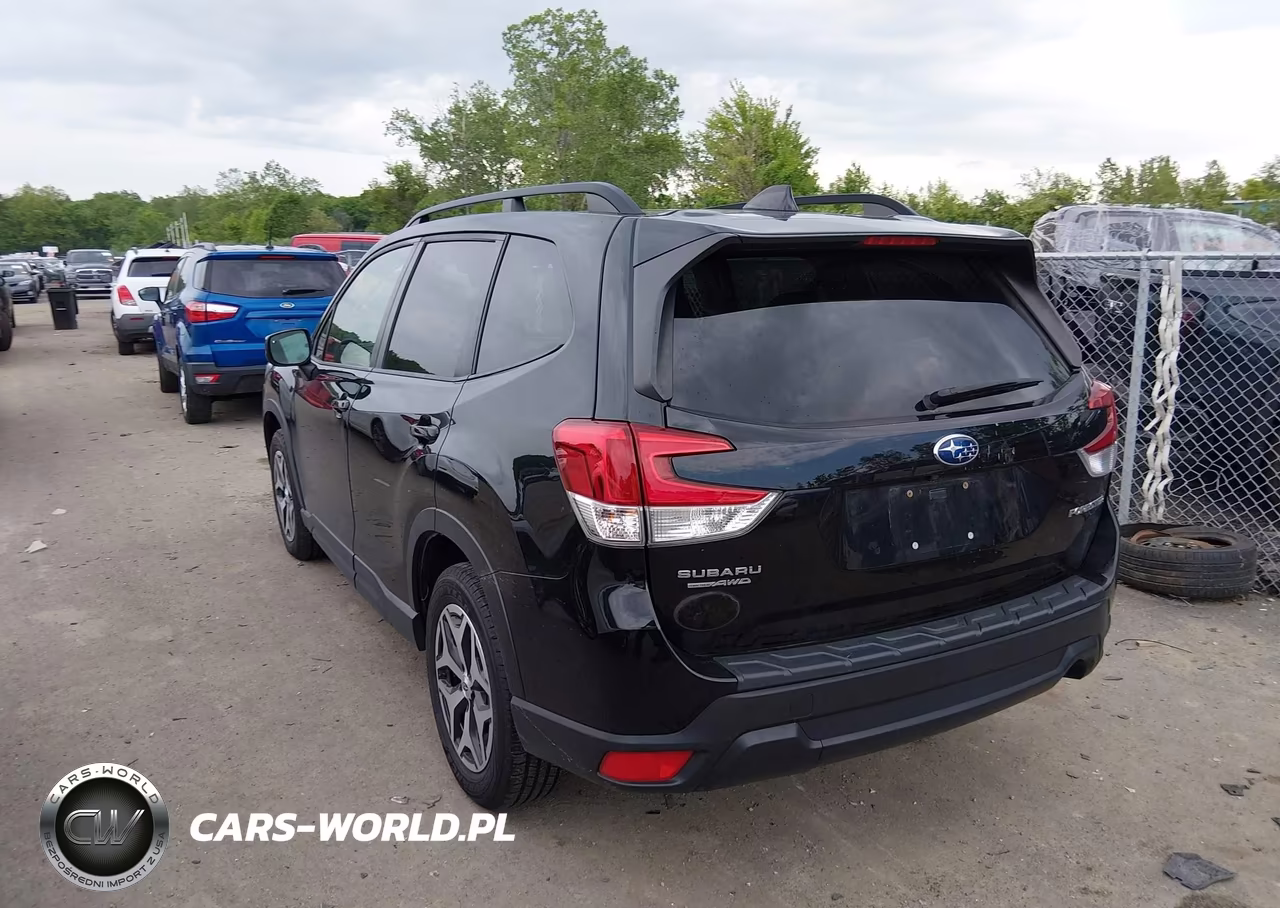2020 Subaru Forester Premium VIN:JF2SKAJC1LH516120 - 3