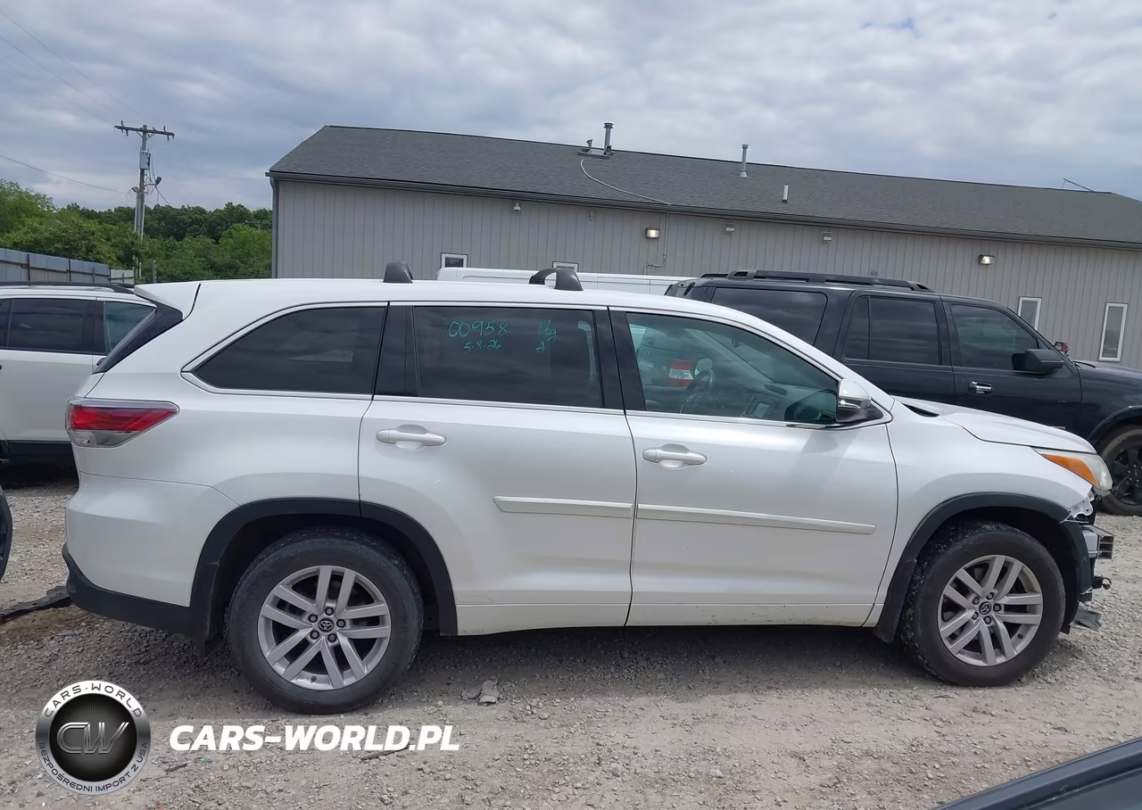2016 Toyota Highlander Le V6 VIN:5TDBKRFH4GS343082 - 13