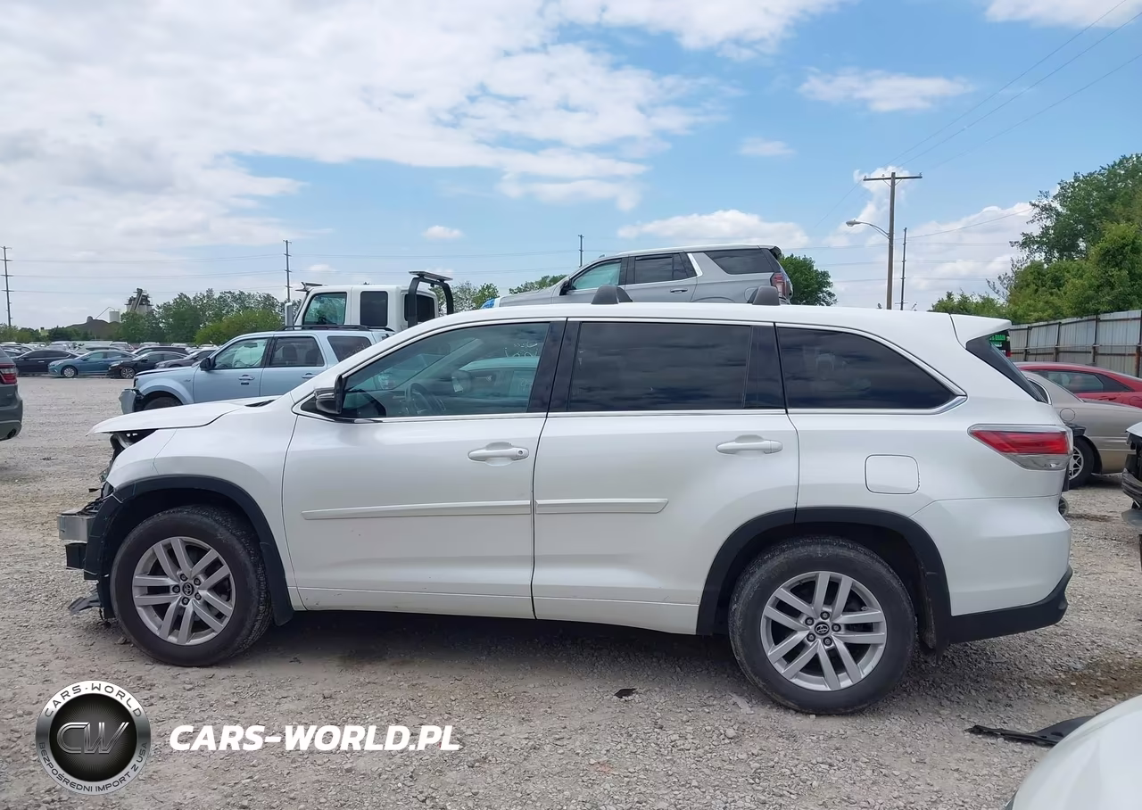 2016 Toyota Highlander Le V6 VIN:5TDBKRFH4GS343082 - 14