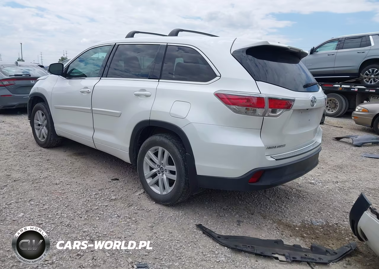 2016 Toyota Highlander Le V6 VIN:5TDBKRFH4GS343082 - 3