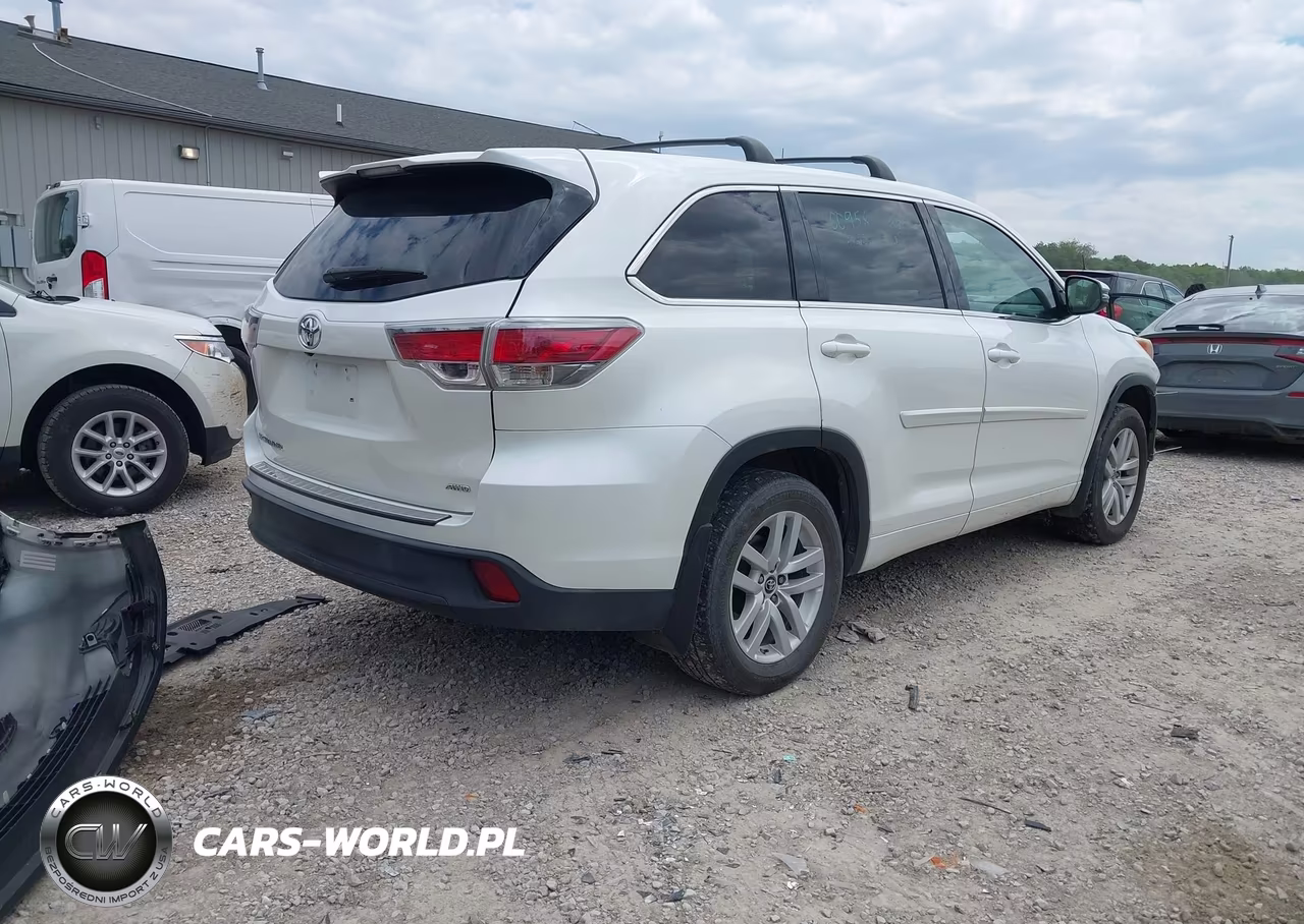2016 Toyota Highlander Le V6 VIN:5TDBKRFH4GS343082 - 4