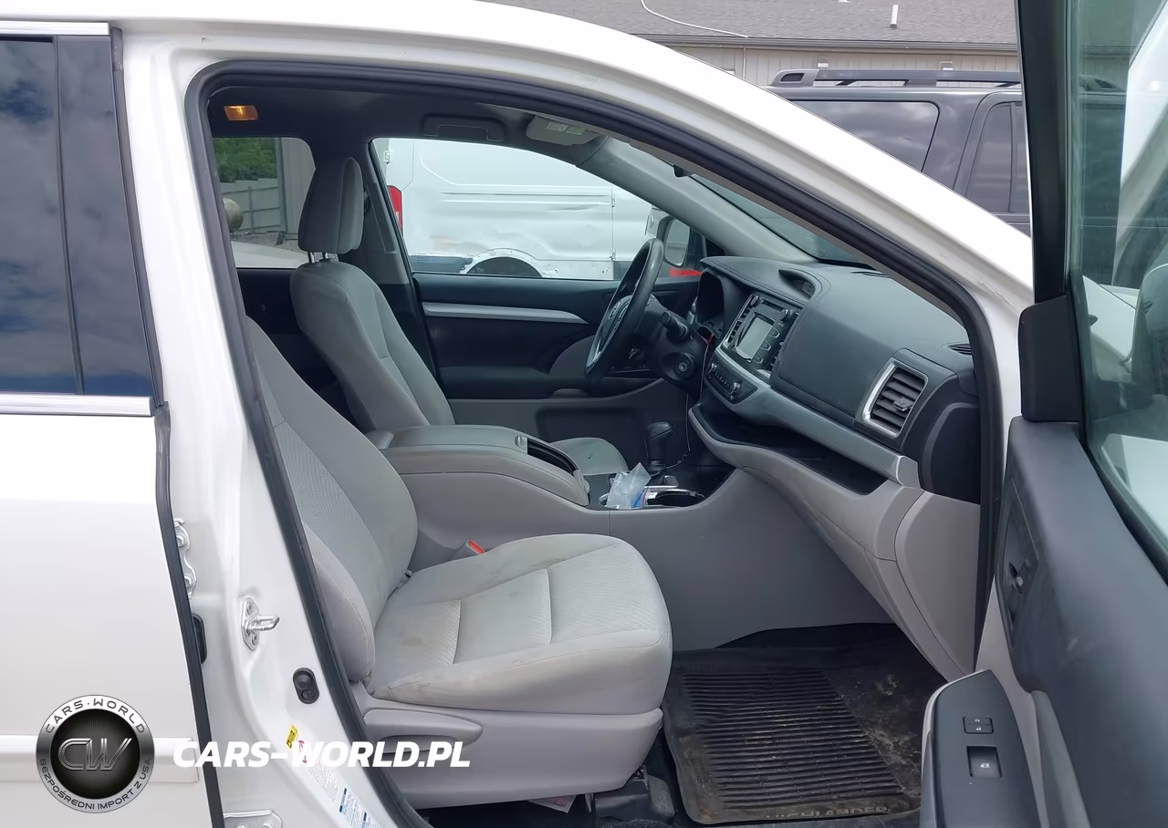 2016 Toyota Highlander Le V6 VIN:5TDBKRFH4GS343082 - 5