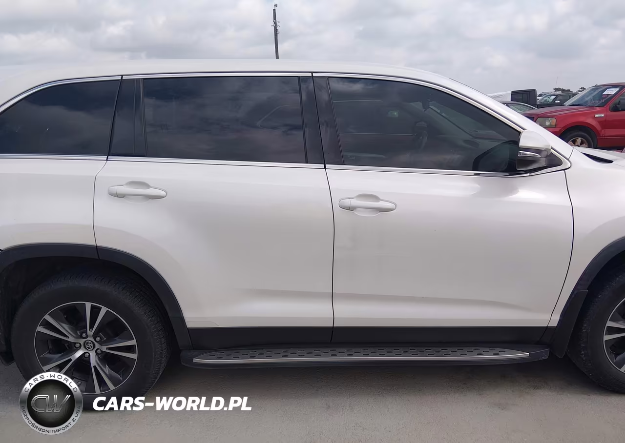 2019 Toyota Highlander Le VIN:5TDZARFH7KS051842 - 13