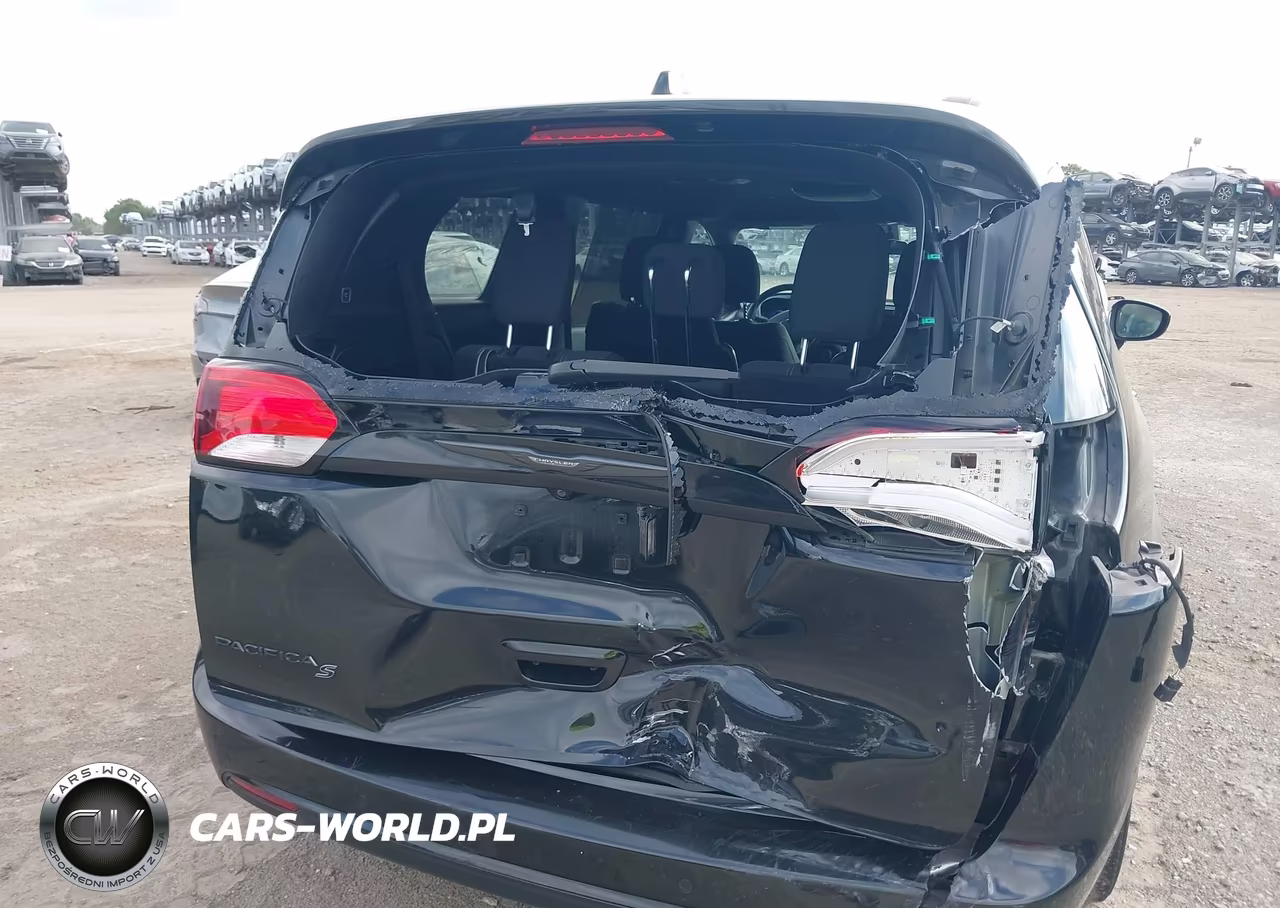 2018 Chrysler Pacifica Touring Plus VIN:2C4RC1FG3JR356717 - 6