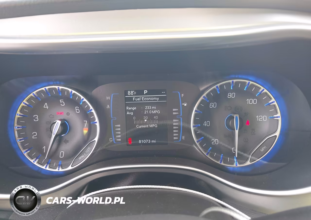 2018 Chrysler Pacifica Touring Plus VIN:2C4RC1FG3JR356717 - 7